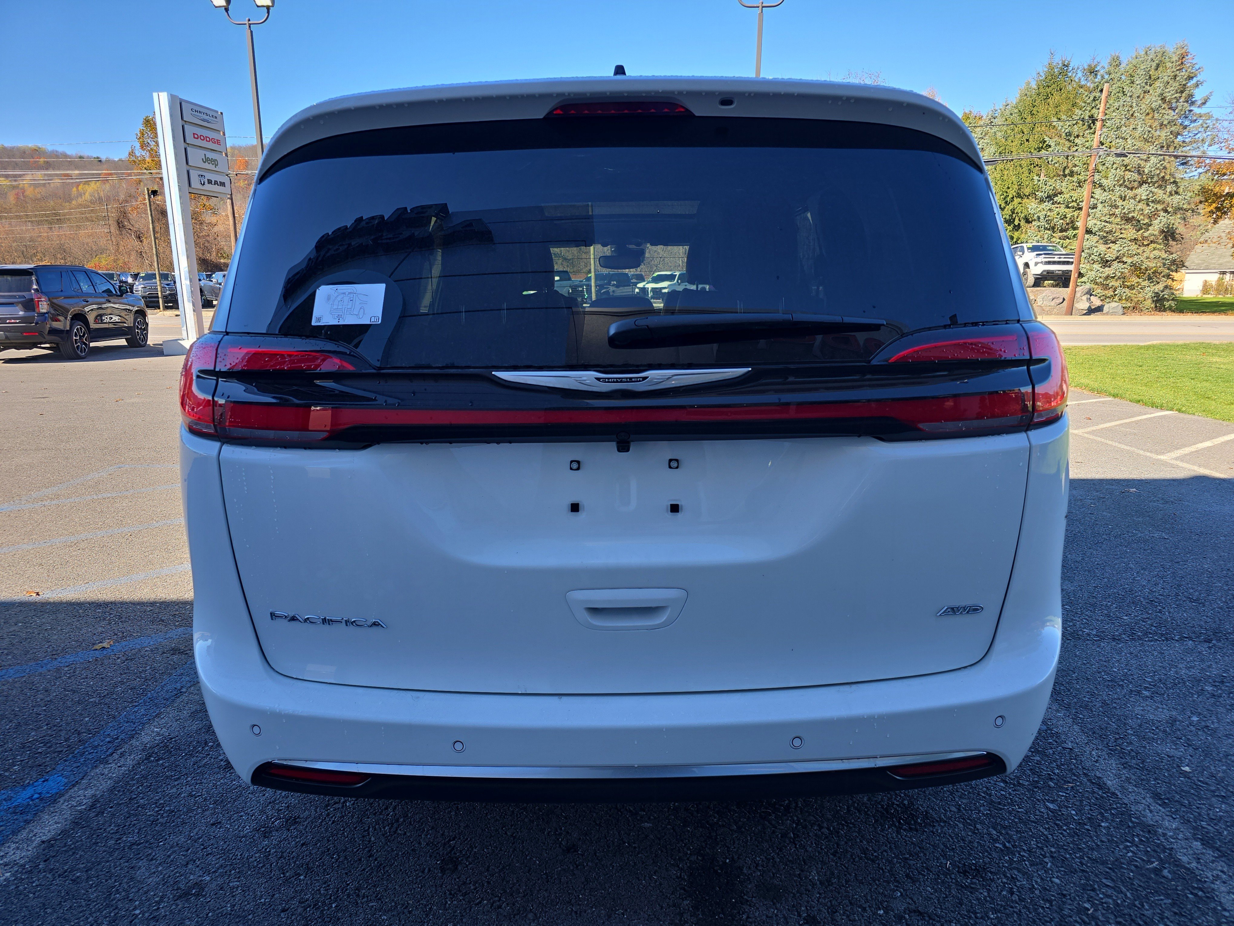 New 2026 Chrysler Pacifica Pinnacle image 4