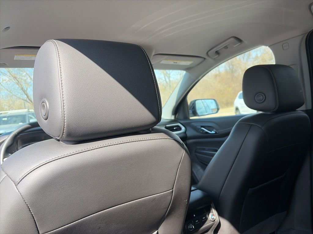 Used 2023 GMC Acadia SLT w/ LPO, Floor Liner Package image 27