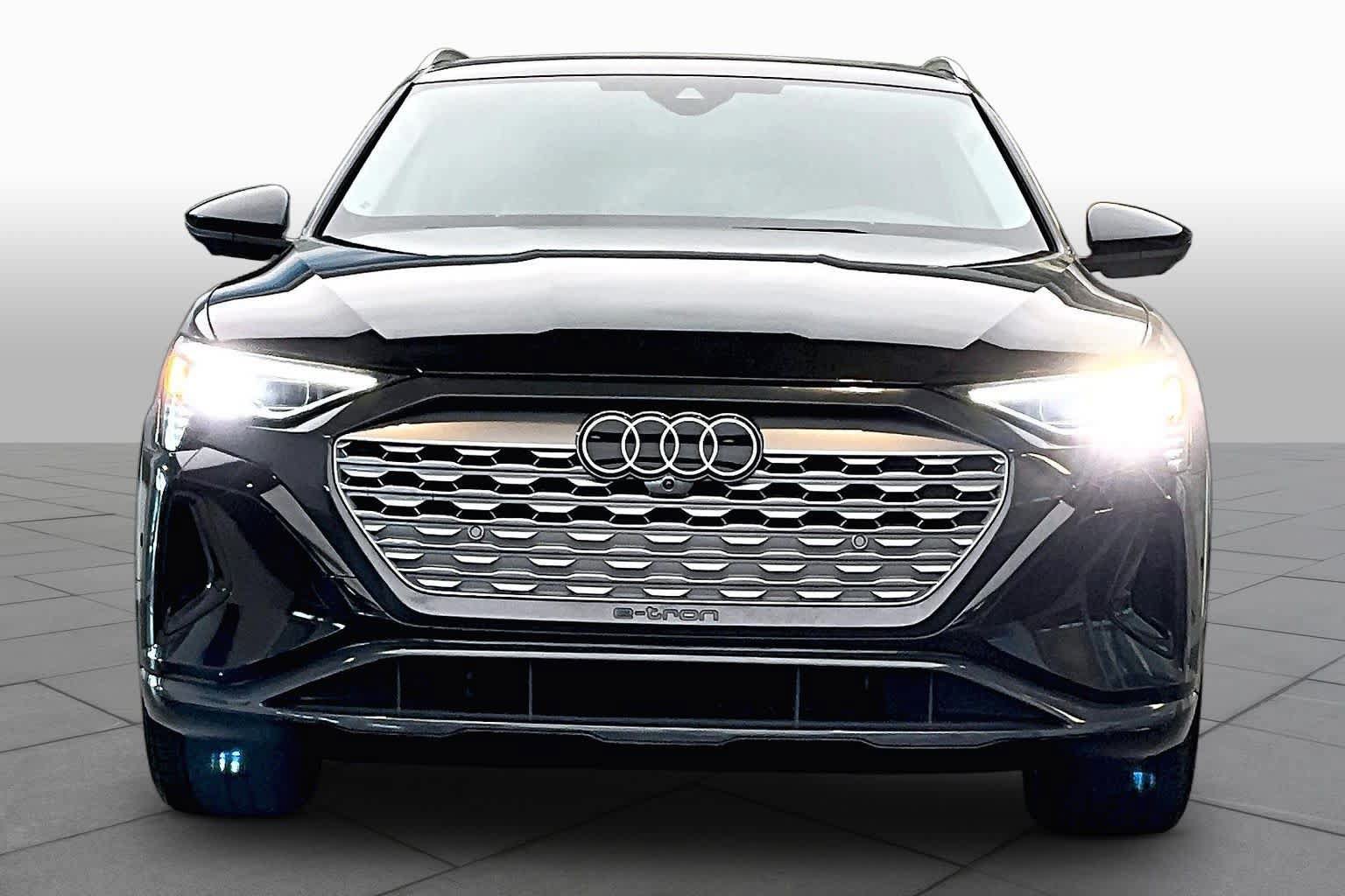 Used 2024 Audi Q8 e-tron Premium Plus AWD/4WD image 3