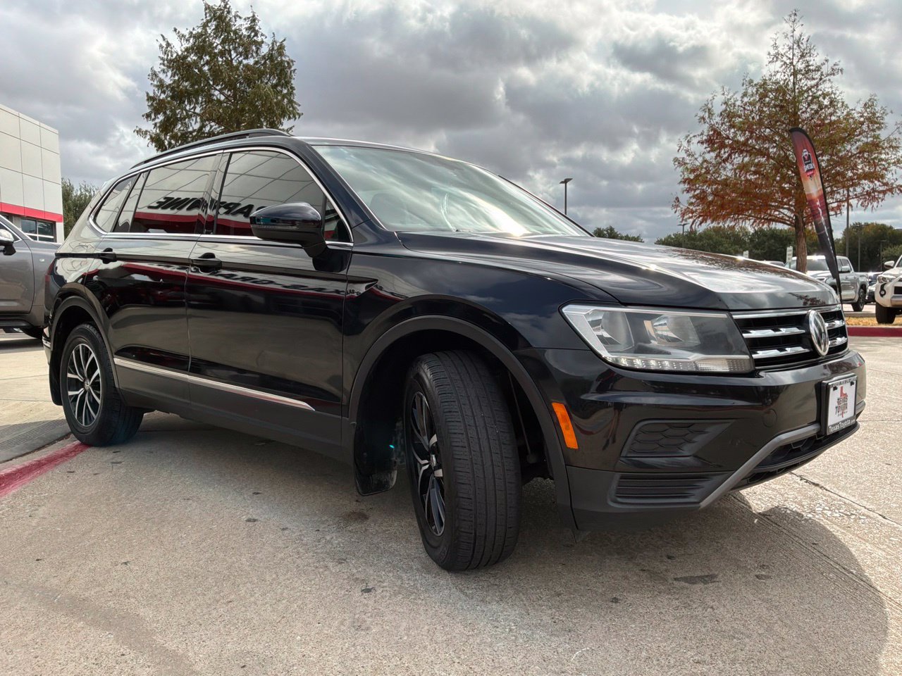 Used 2021 Volkswagen Tiguan SE FWD image 4