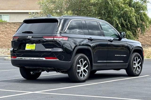 Used 2024 Jeep Grand Cherokee Limited AWD/4WD image 11