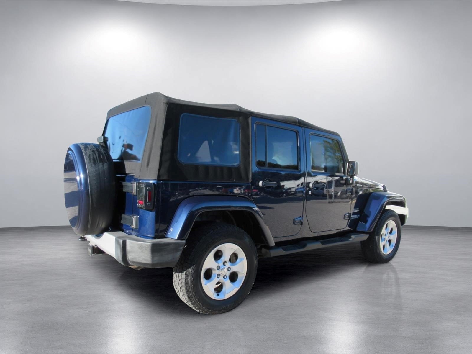 Used 2013 Jeep Wrangler Unlimited Sahara w/ Connectivity Group AWD/4WD image 6