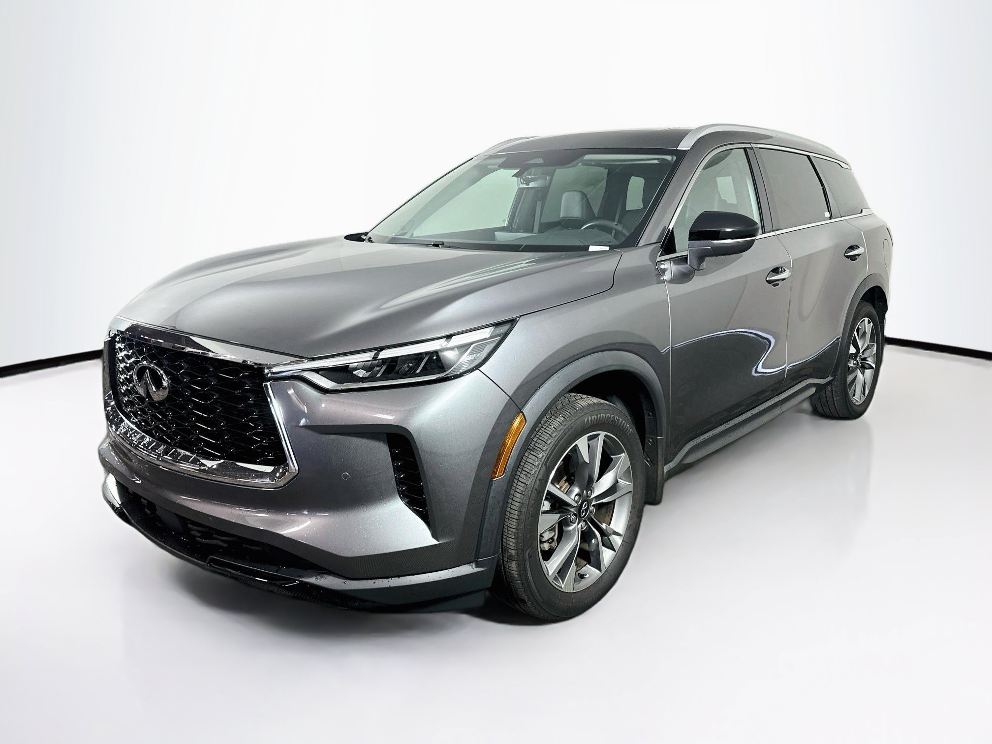 Used 2023 INFINITI QX60 Luxe w/ Performance Audio Package FWD image 3