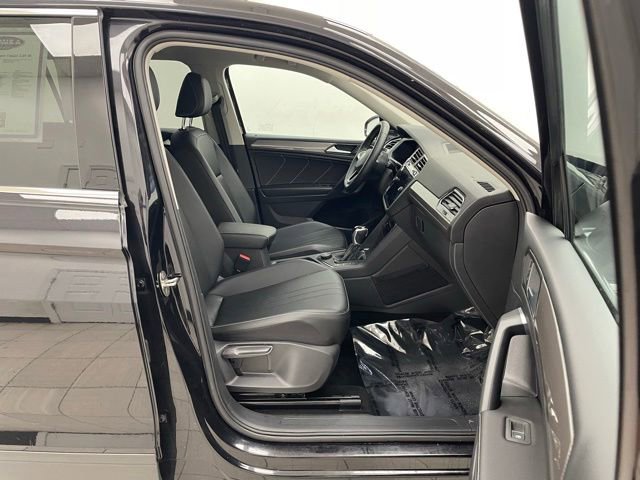 Used 2022 Volkswagen Tiguan SE AWD/4WD image 16