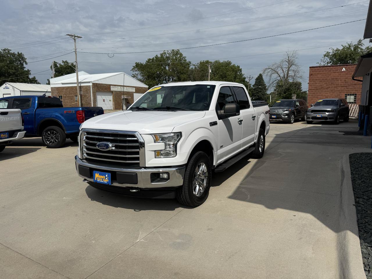 Used 2017 Ford F150 XLT w/ Equipment Group 302A Luxury AWD/4WD image 3