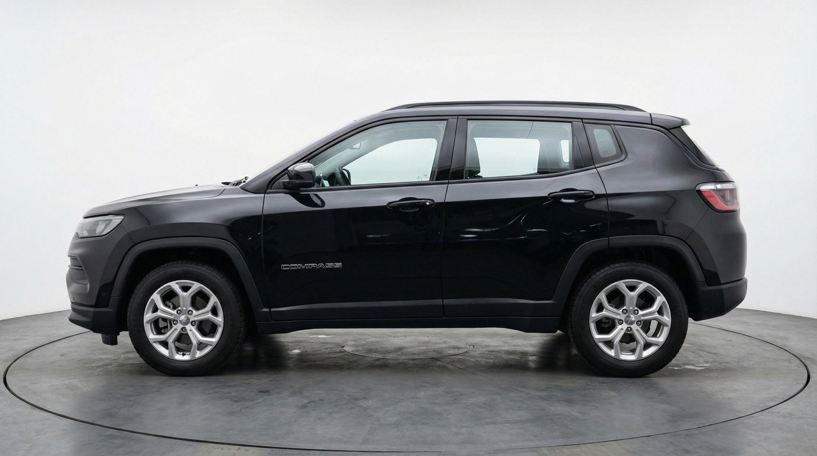 Used 2025 Jeep Compass Latitude image 5
