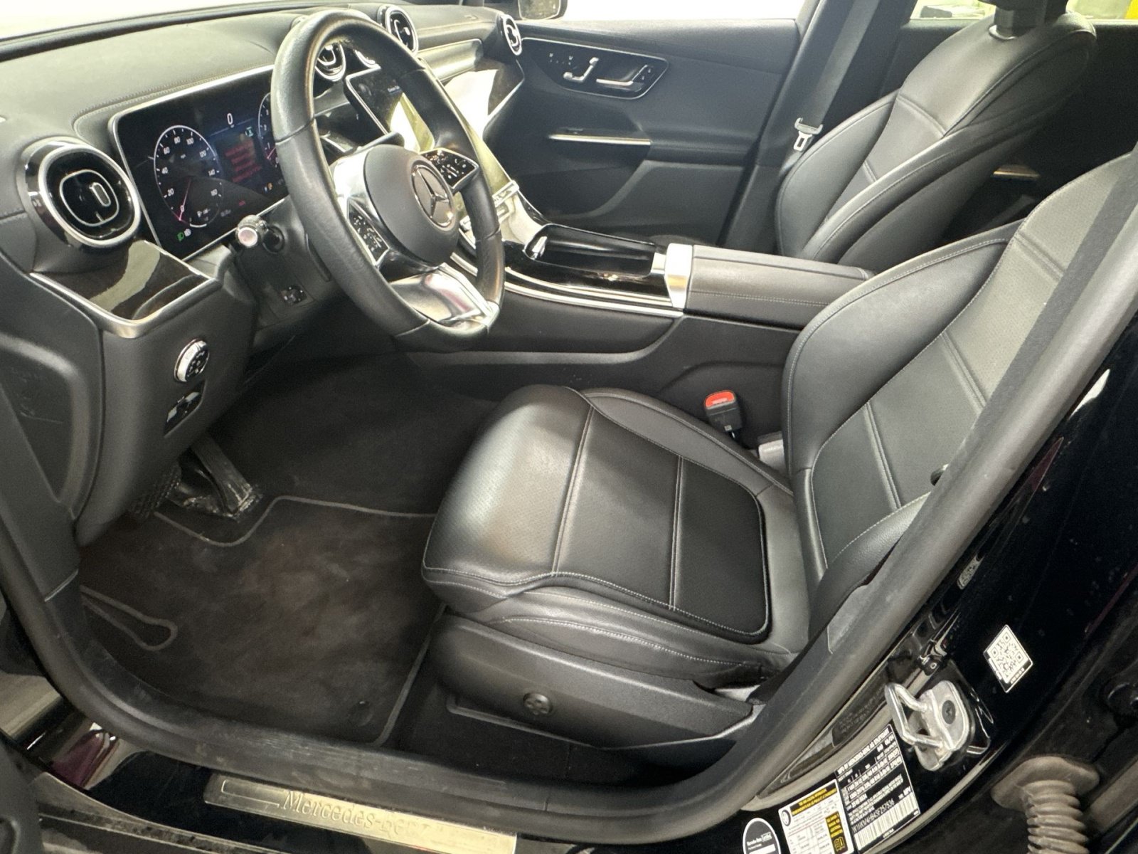 Used 2025 Mercedes-Benz GLC 300 4MATIC image 14