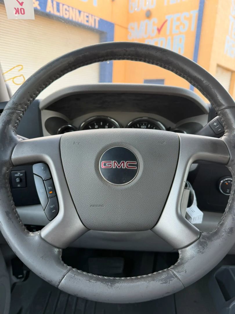 Used 2007 GMC Sierra 2500 SLE w/ Z71 Off-Road Package AWD/4WD image 19