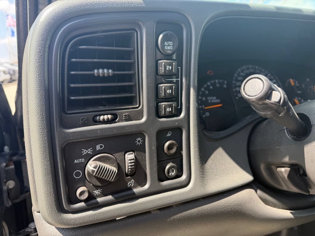 Used 2005 Chevrolet Silverado 1500 4x4 Extended Cab w/ Light Duty Power Package image 4