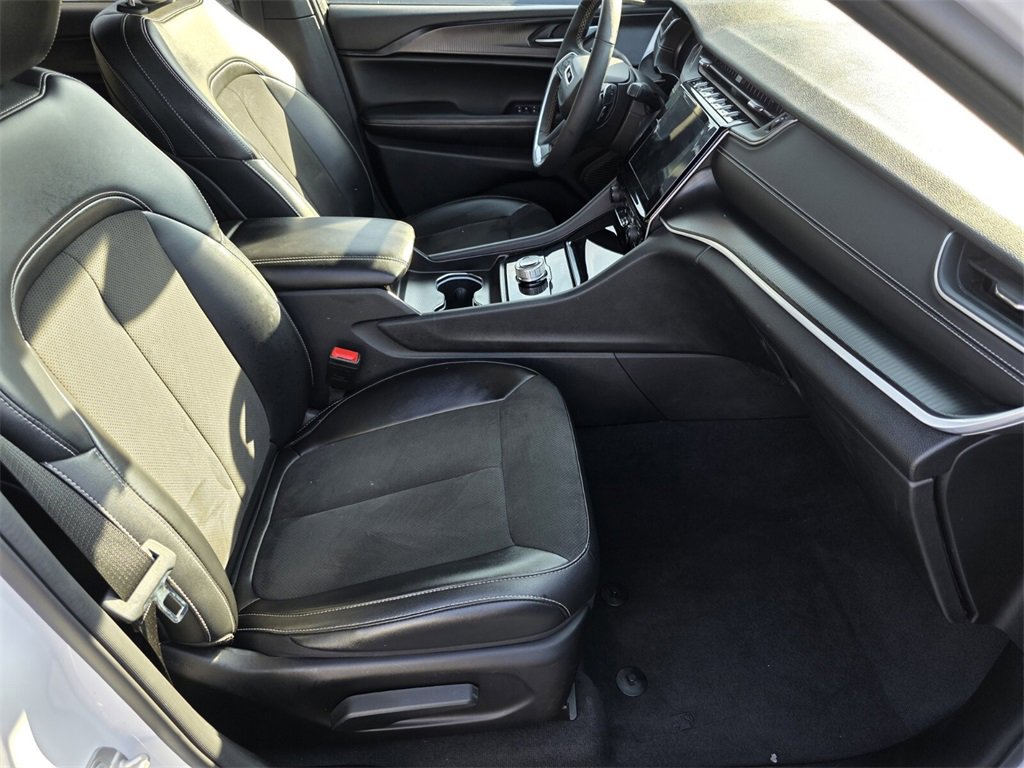 Used 2024 Jeep Grand Cherokee L Laredo image 34