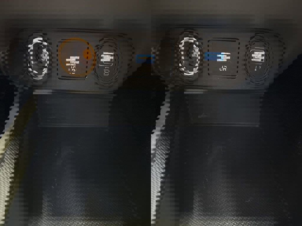 Used 2023 Hyundai Elantra SEL image 31