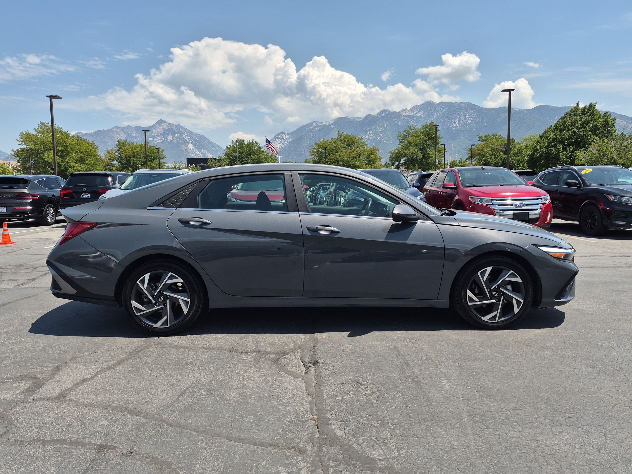 Certified 2025 Hyundai Elantra SEL FWD image 2