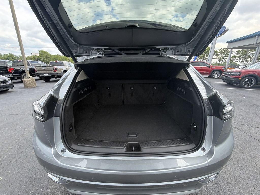 Used 2023 Buick Envision Avenir AWD/4WD image 30
