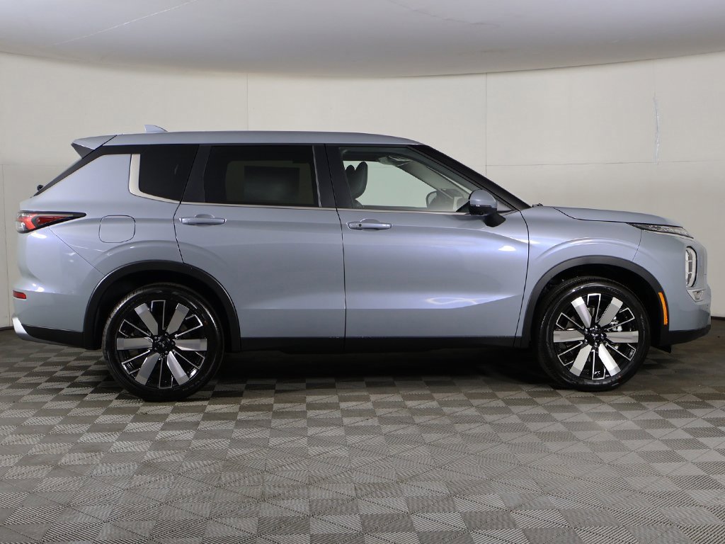 New 2025 Mitsubishi Outlander SE image 20