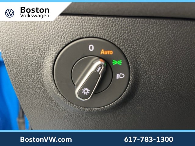 Used 2025 Volkswagen Taos SE image 15