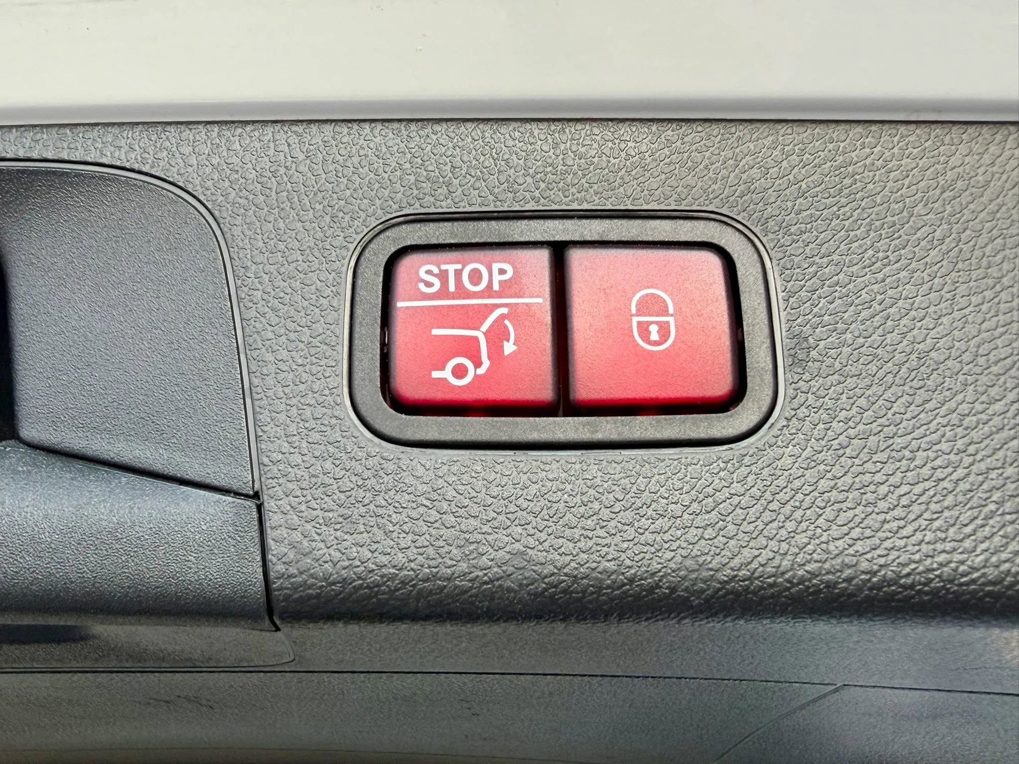 Used 2022 Mercedes-Benz GLC 300 4MATIC w/ Multimedia Package Lite image 42