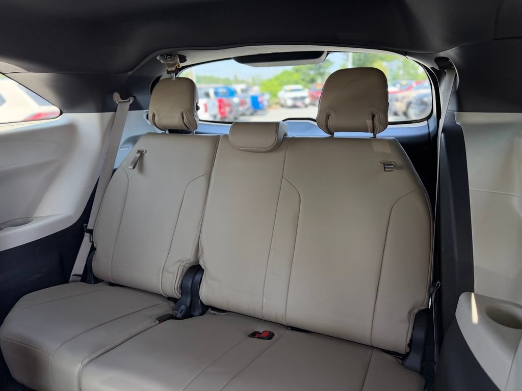 Used 2021 Toyota Sienna XLE AWD/4WD image 5