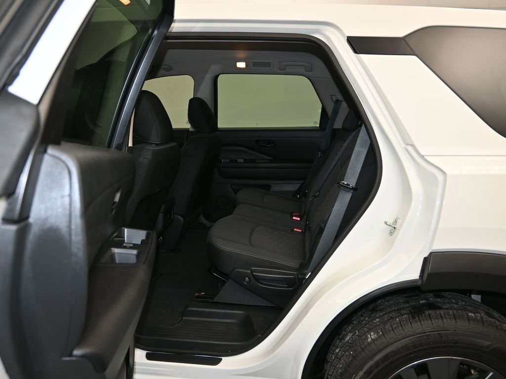 Used 2024 Nissan Pathfinder S image 22