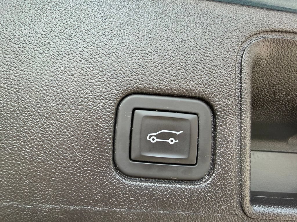 Certified 2024 GMC Terrain SLE w/ Driver Convenience Package AWD/4WD image 11