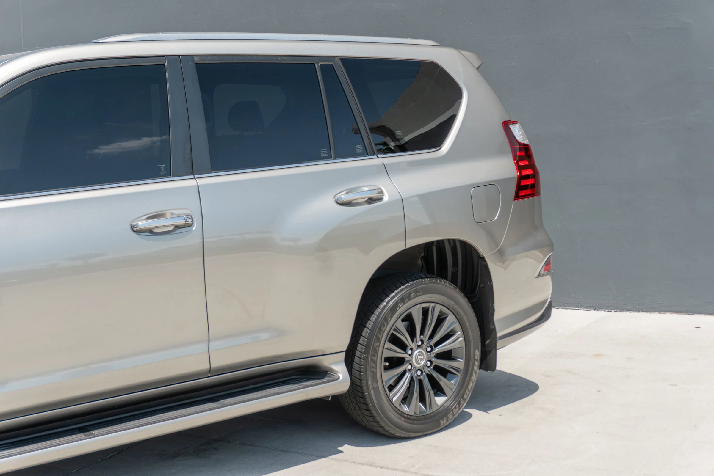 Used 2022 Lexus GX 460 Premium w/ Accessory Package AWD/4WD image 38