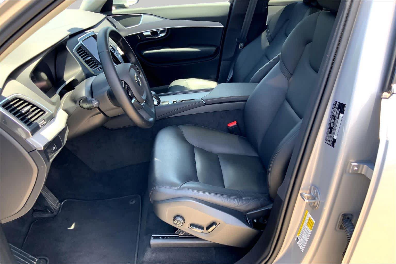 Used 2025 Volvo XC90 B5 Core AWD/4WD image 8