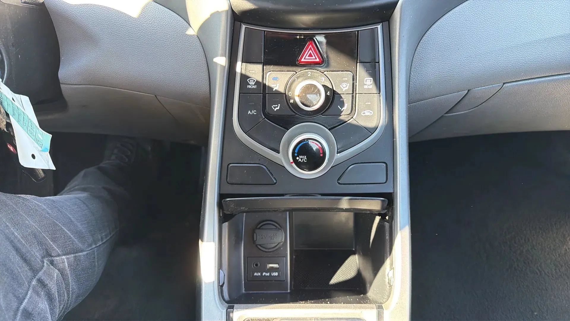 Used 2015 Hyundai Elantra SE FWD image 18