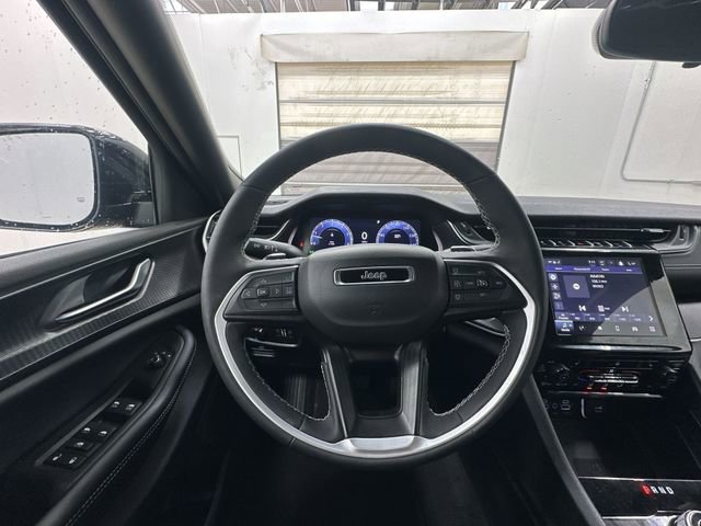 Used 2024 Jeep Grand Cherokee Altitude image 12