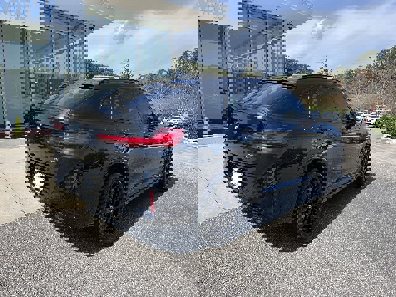 Certified 2025 BMW X4 xDrive30i image 8