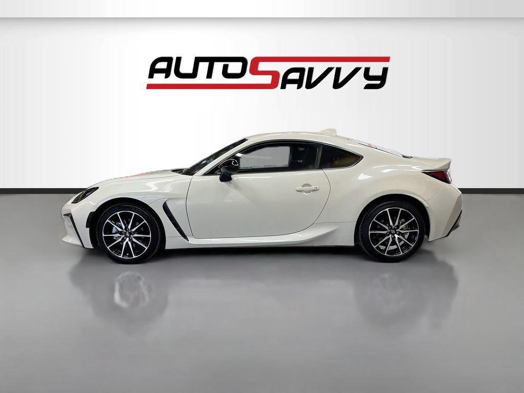 Used 2025 Toyota GR86 w/ ALL Weather Mat Package (TMS) RWD image 4