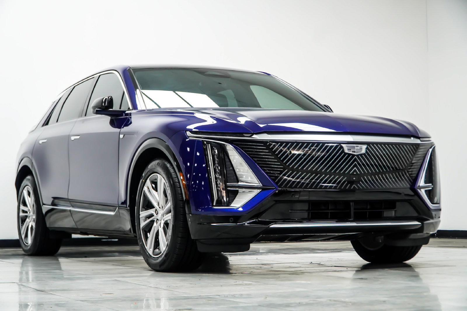 Used 2024 Cadillac Lyriq Tech w/ Driver Assist Package RWD image 4