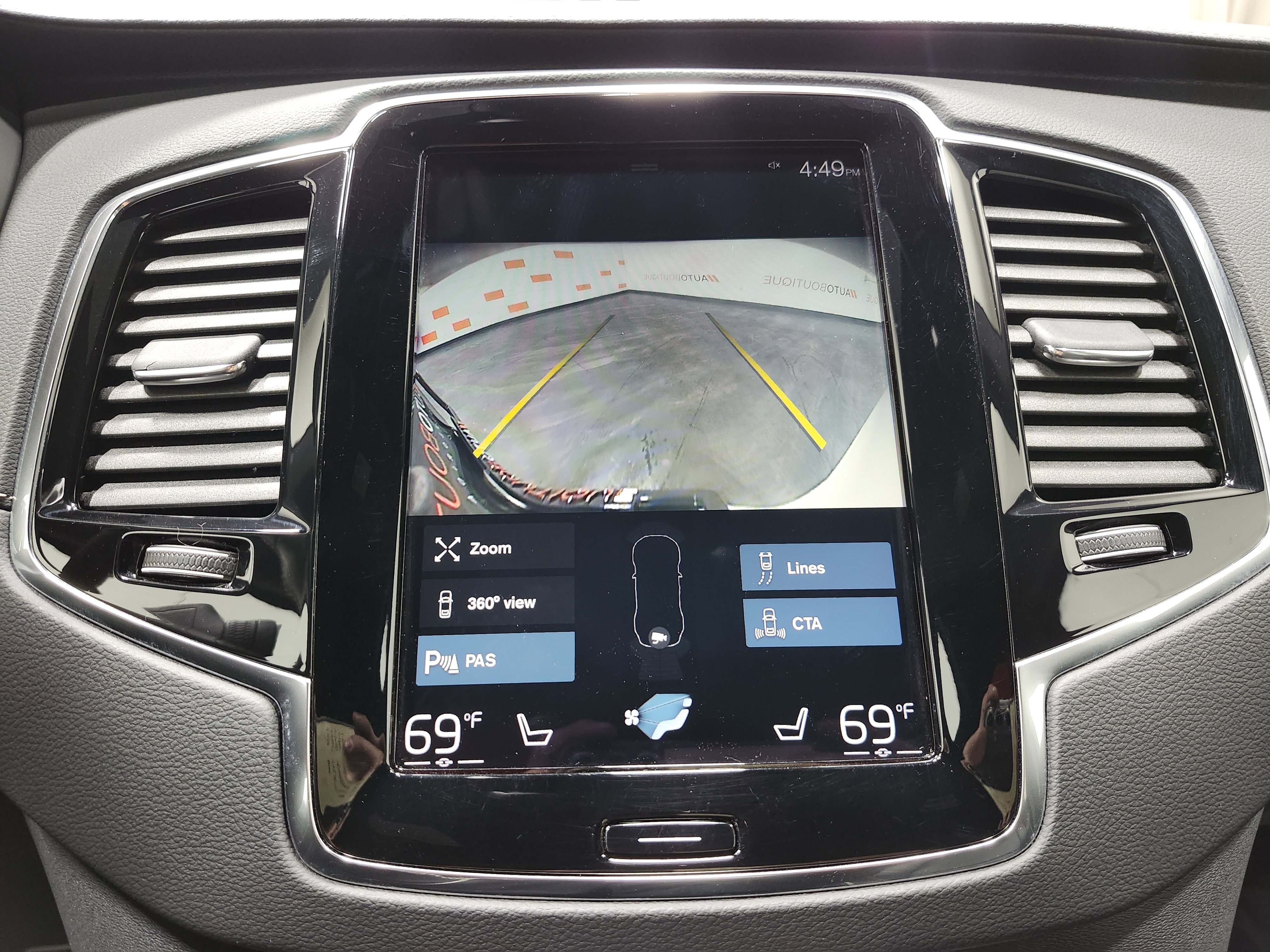 Used 2021 Volvo XC90 T8 R-Design w/ Advanced Package image 4