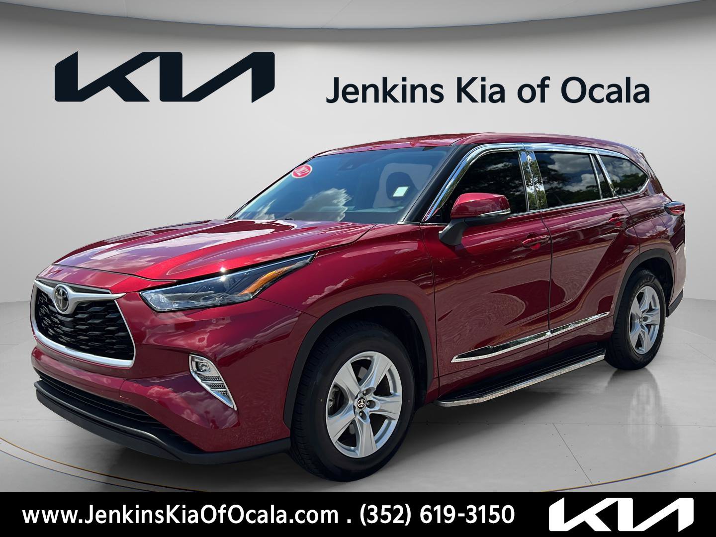 Used 2022 Toyota Highlander LE FWD image 7