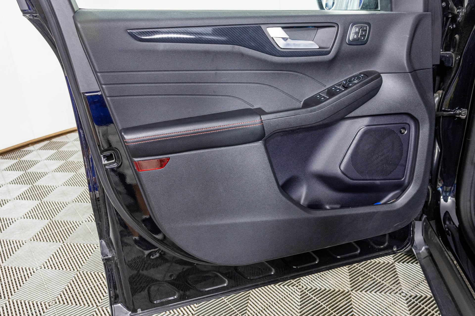 Used 2024 Ford Escape ST-Line Elite w/ Premium Technology Package AWD/4WD image 40