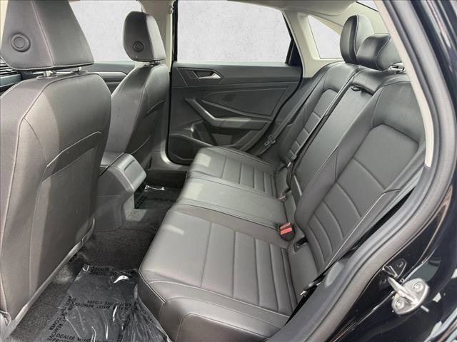 Used 2024 Volkswagen Jetta SE w/ Panoramic Sunroof Package image 21