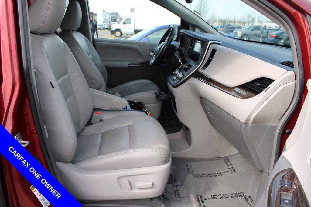 Used 2015 Toyota Sienna XLE image 20