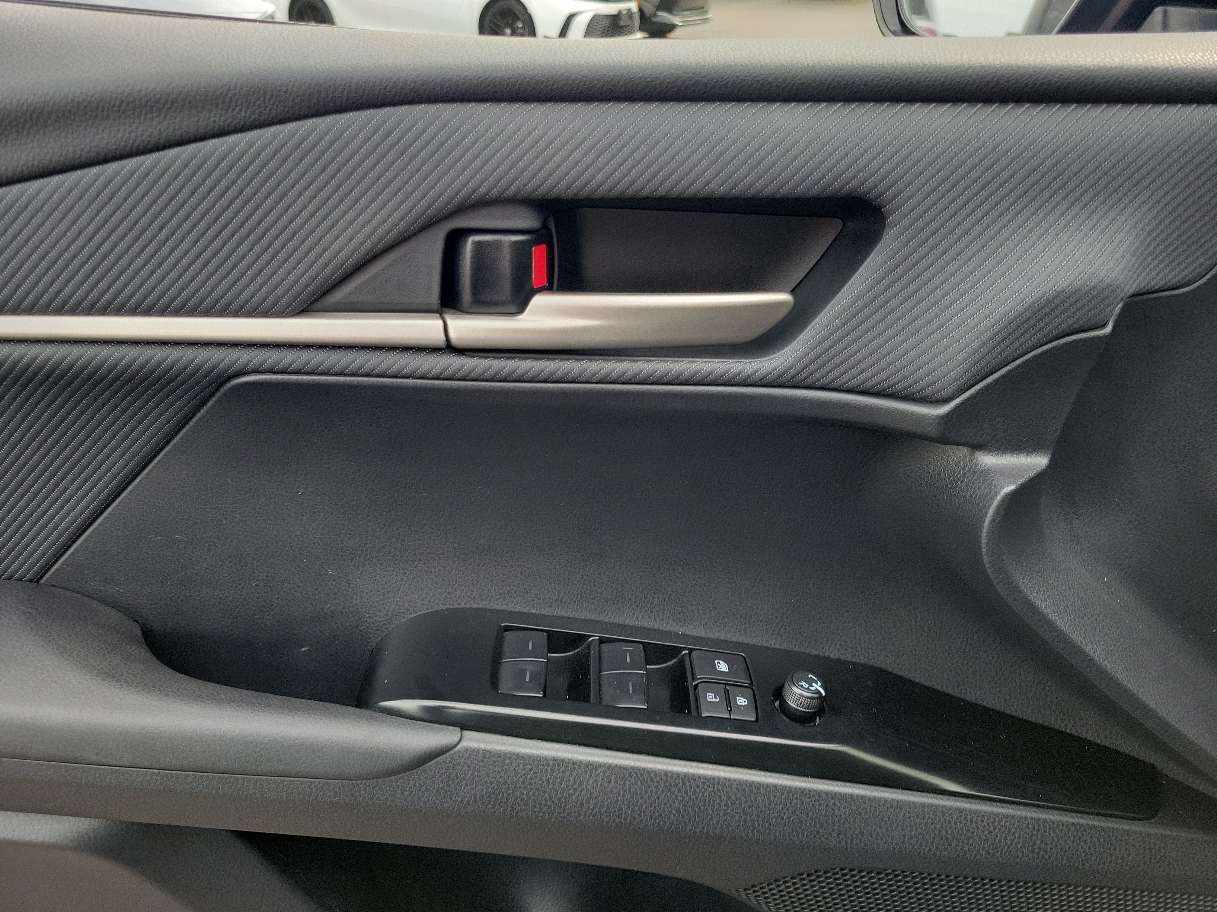 Used 2025 Toyota Camry SE FWD image 17