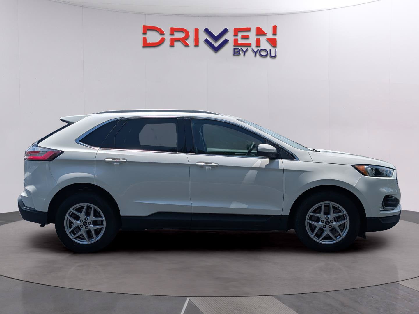 Used 2024 Ford Edge SEL w/ Convenience Package AWD/4WD image 6