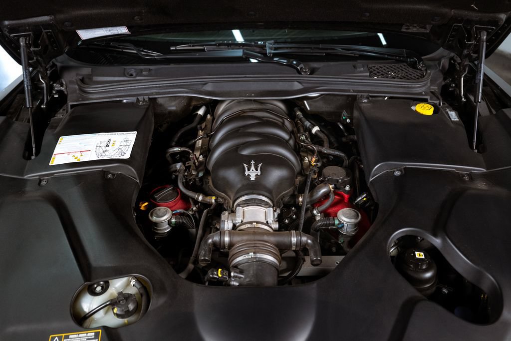 Used 2013 Maserati GranTurismo Sport RWD image 38