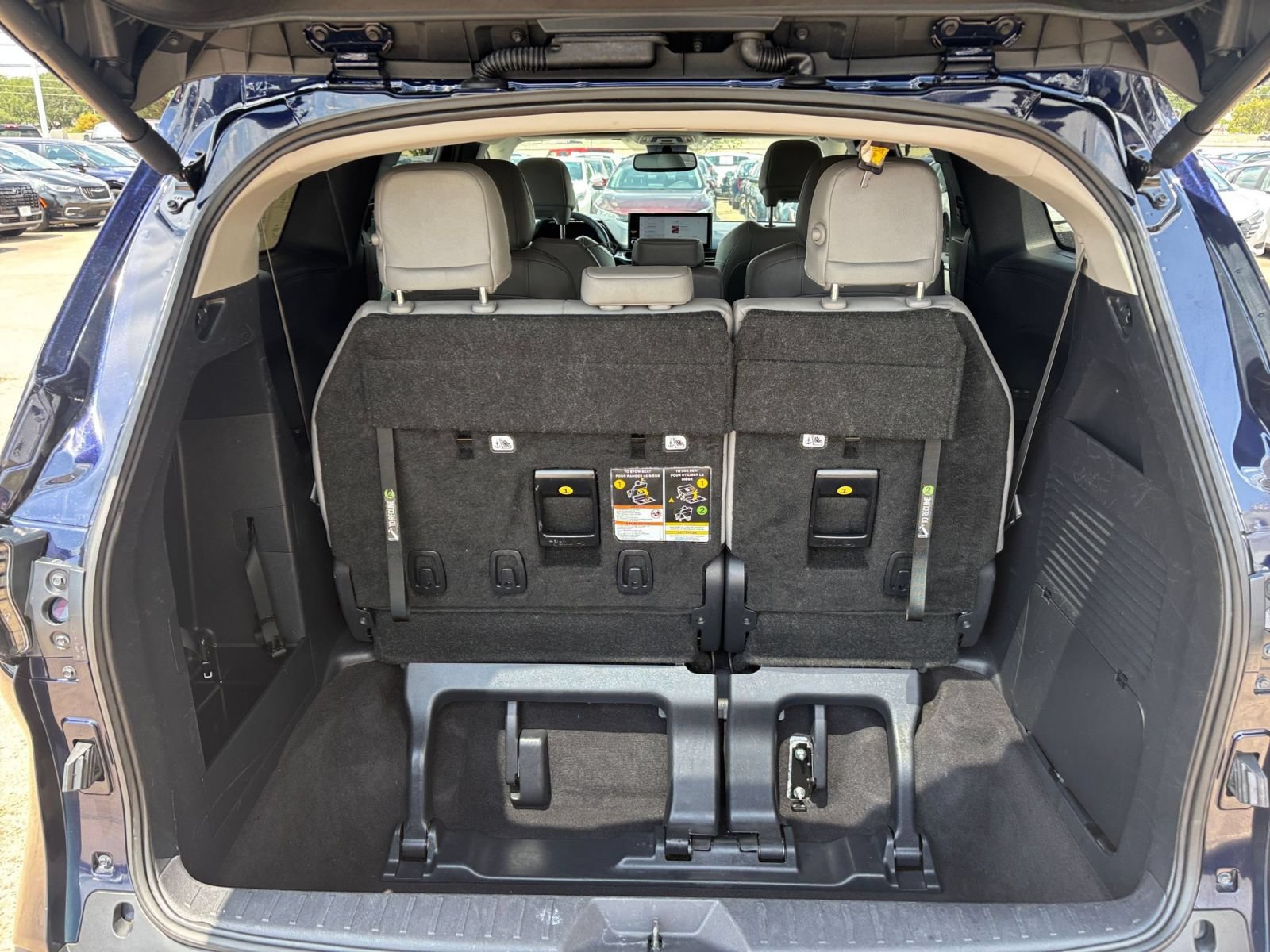 Used 2025 Toyota Sienna XLE FWD image 33