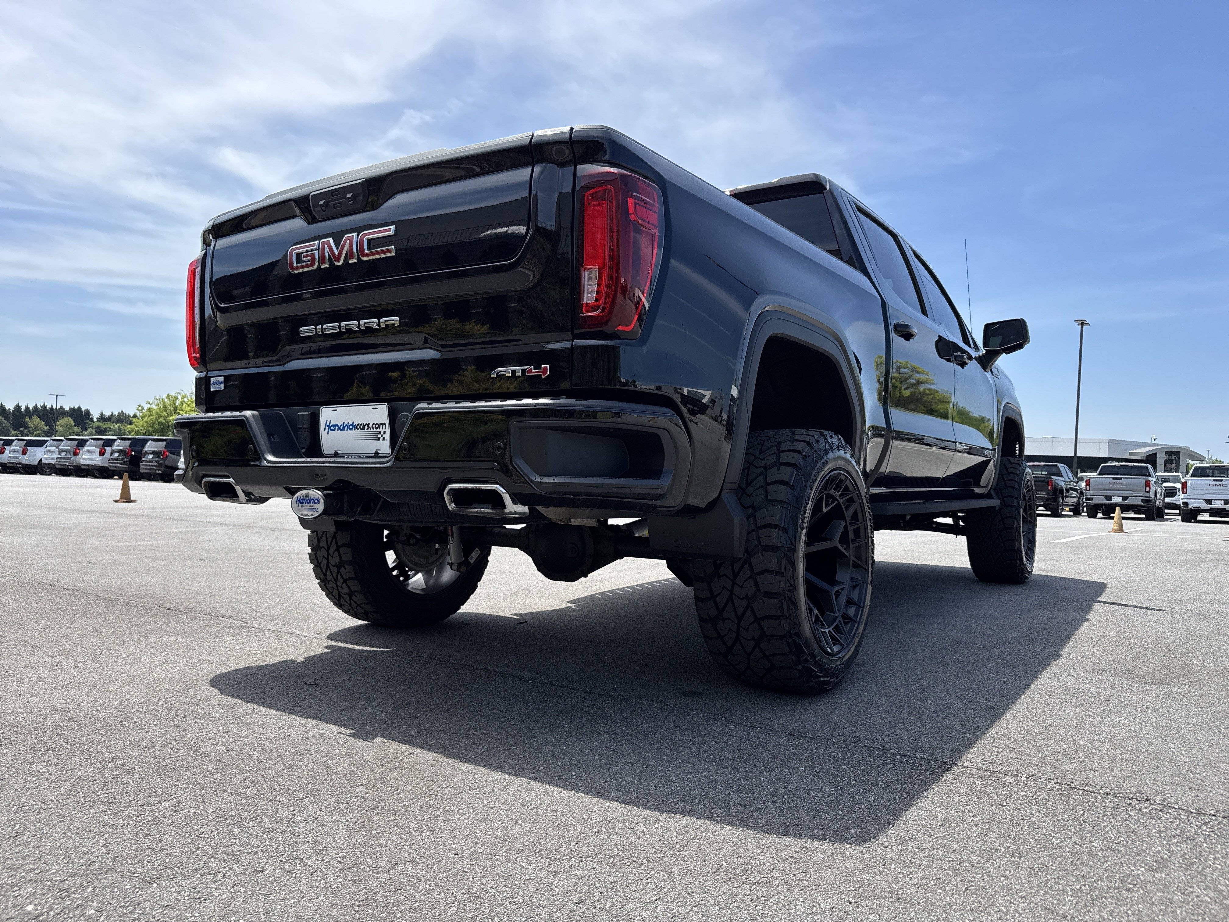Used 2024 GMC Sierra 1500 AT4 w/ AT4 Premium Package image 11