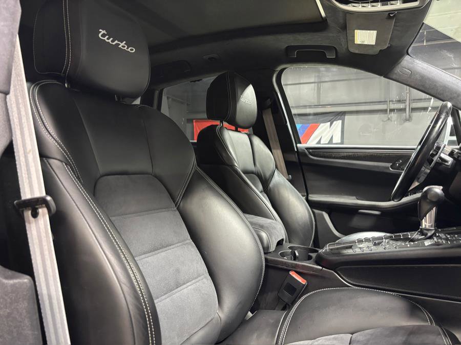 Used 2018 Porsche Macan Turbo image 11