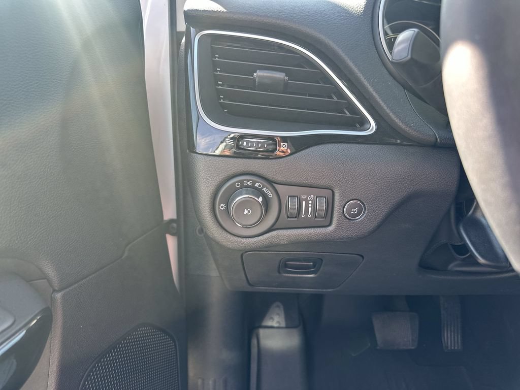 Used 2023 Jeep Cherokee Altitude Lux w/ Lux Elite Package AWD/4WD image 18