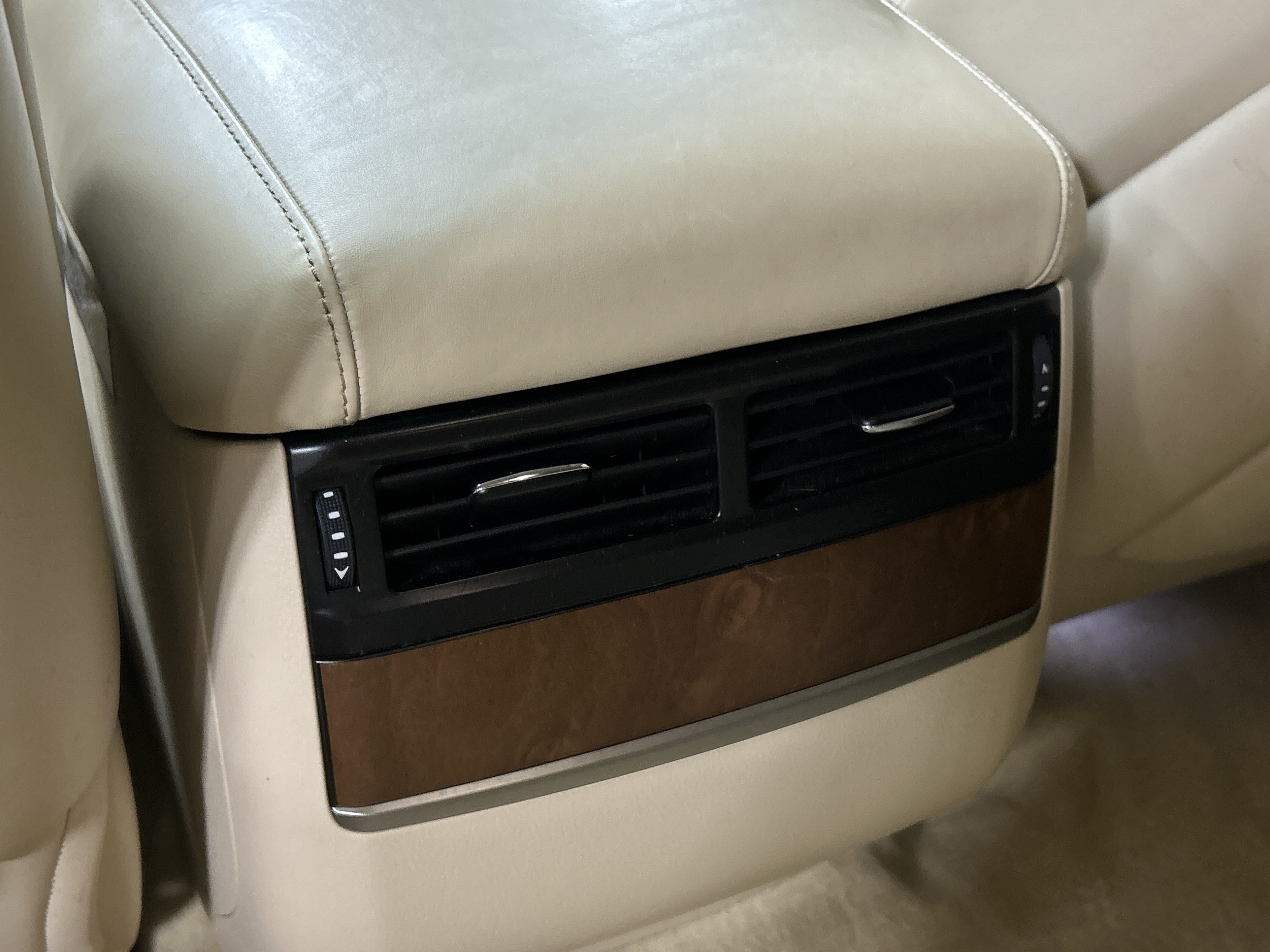 Used 2020 Lexus LX 570 4WD w/ Luxury Package image 29