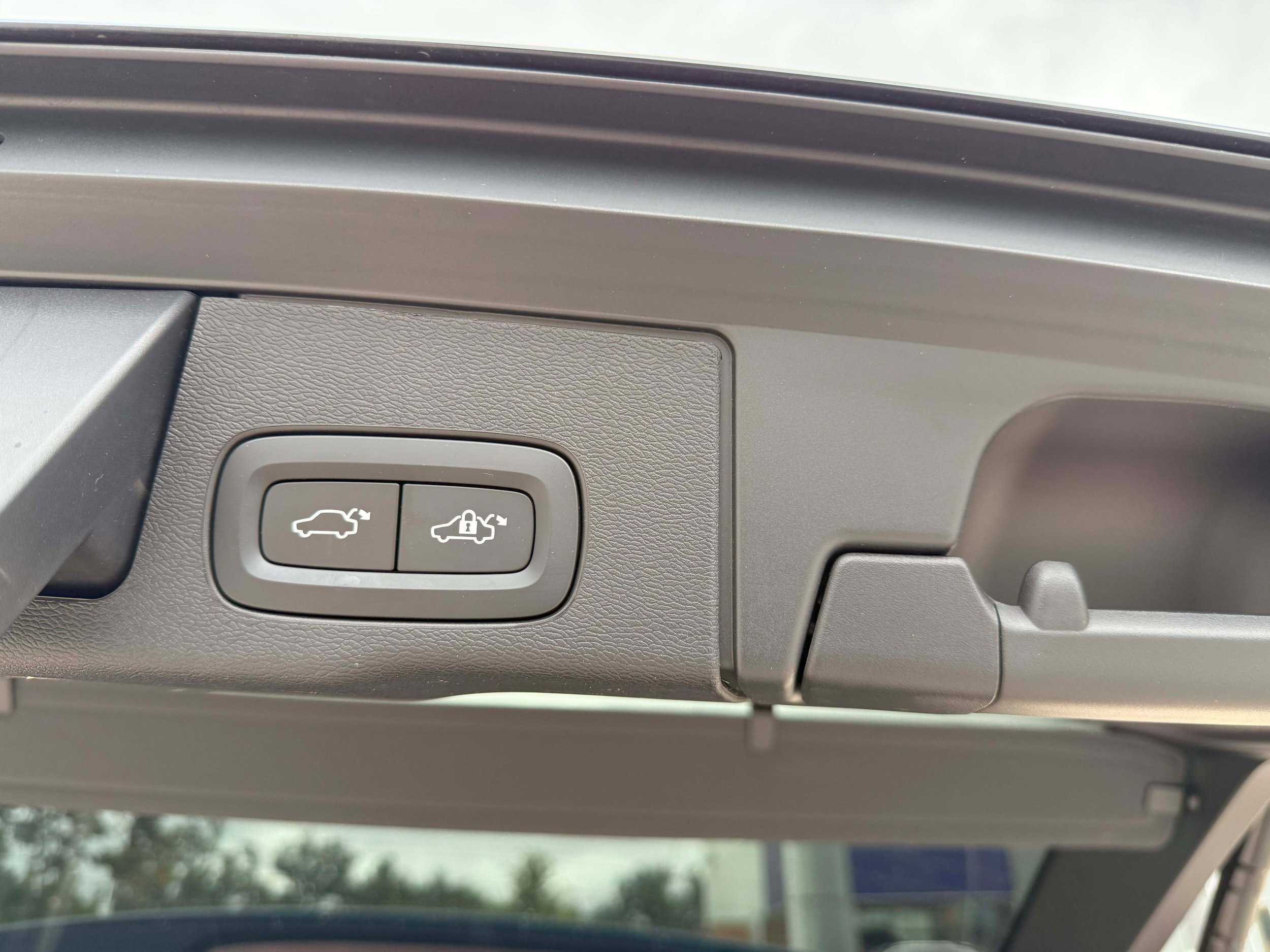 Certified 2023 Volvo XC60 B5 Plus w/ Climate Package image 25
