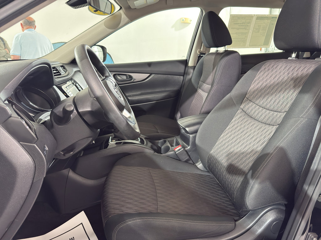 Used 2020 Nissan Rogue S image 33