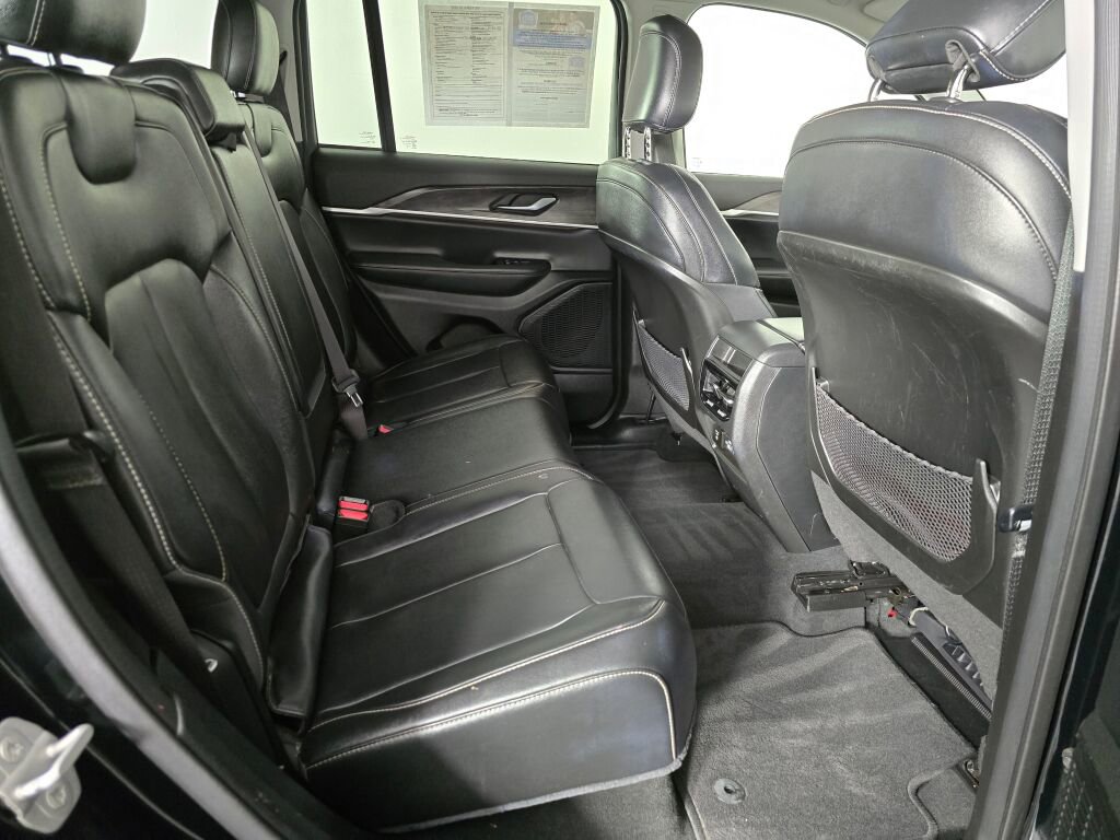 Used 2023 Jeep Grand Cherokee Limited w/ Black Appearance Package image 37