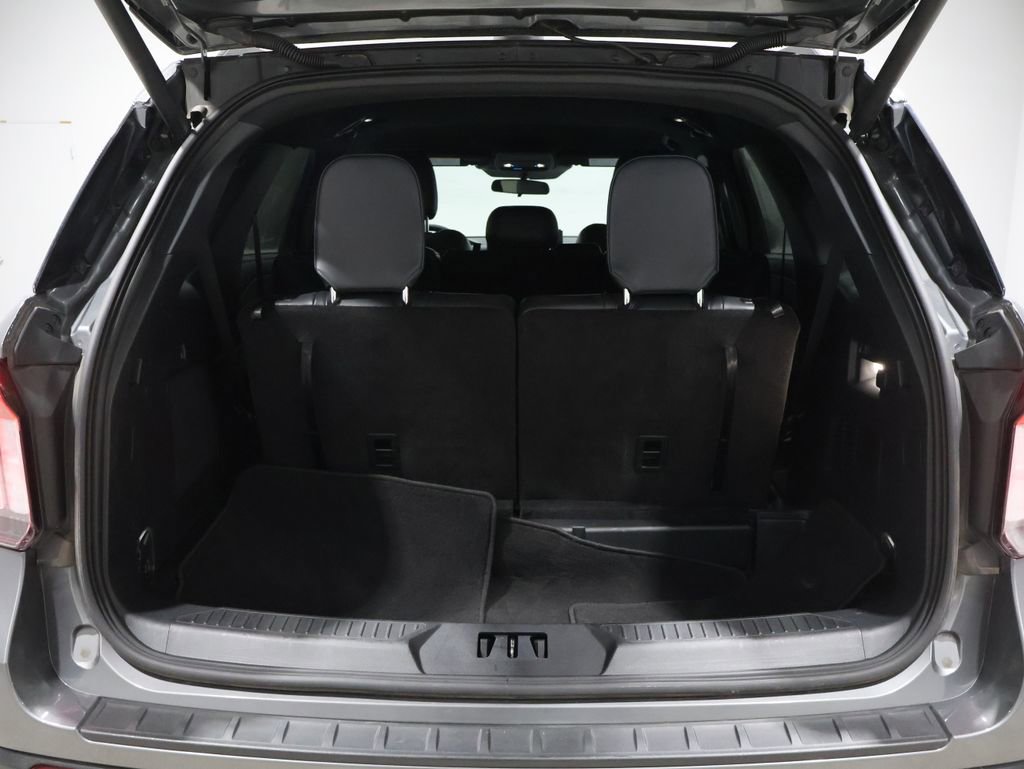 Used 2025 Ford Explorer ST-Line w/ ST-Line Street Pack image 17