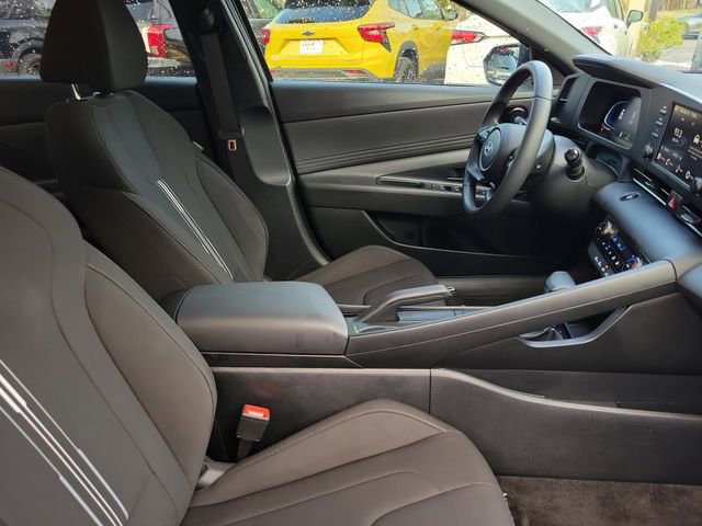 Used 2025 Hyundai Elantra Sport FWD image 33