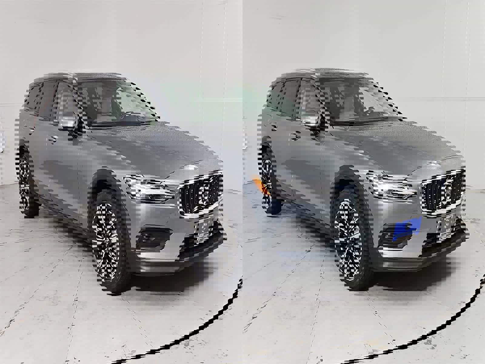 Used 2021 Volvo V60 T5 Cross Country image 8