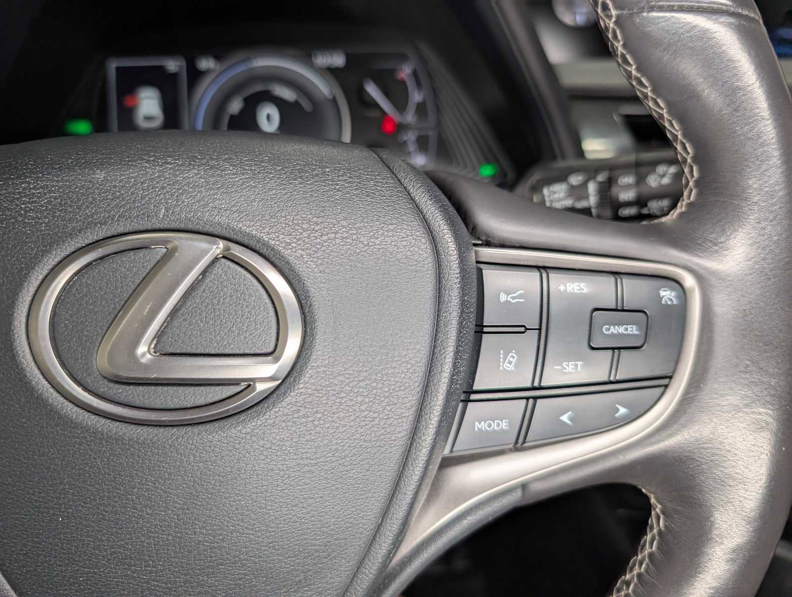 Used 2020 Lexus UX 250h w/ Premium Package image 35